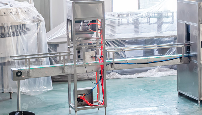 5加侖桶裝水灌裝生產線 5加侖桶裝水灌裝生產線